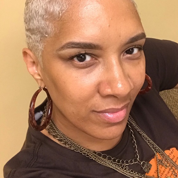 Meet your Posher, Stephanie - Picture 1 of 1